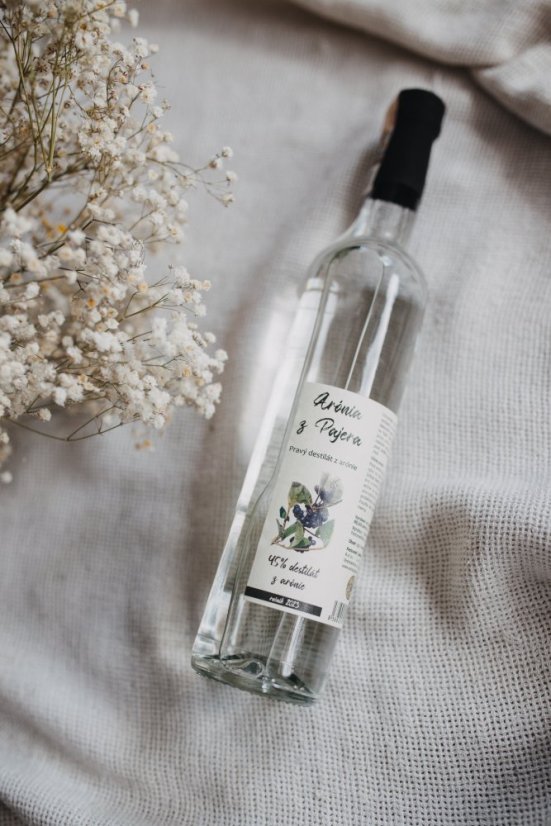 Destilát z arónie 45% 0,5l
