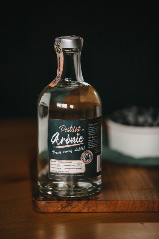 Destilát z arónie 50% 0,5 l